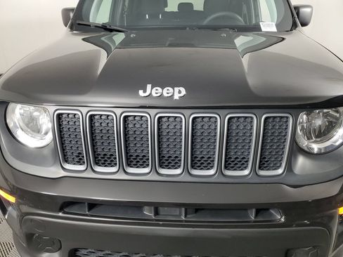 Used 2023 Jeep Renegade Latitude AWD/4WD image 10
