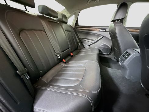 Used 2022 Volkswagen Passat 2.0T image 25