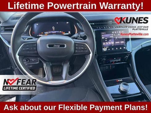 Used 2023 Jeep Grand Cherokee Laredo image 17