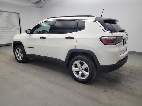 Used 2019 Jeep Compass Latitude w/ Popular Equipment Group AWD/4WD image 3