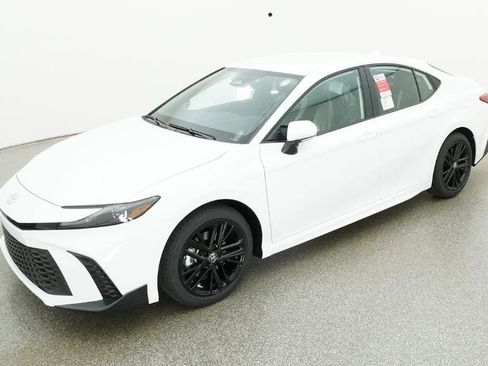 New 2026 Toyota Camry SE image 1