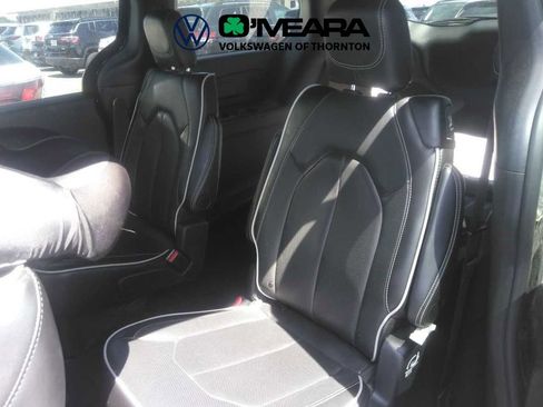 Used 2026 Chrysler Pacifica Limited FWD image 6