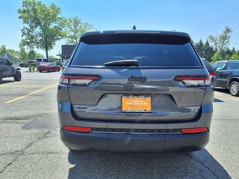 Certified 2025 Jeep Grand Cherokee L Laredo AWD/4WD image 8