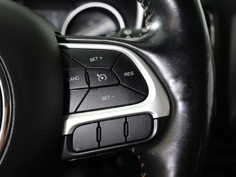 Used 2020 Jeep Compass Latitude w/ Cold Weather Group image 38