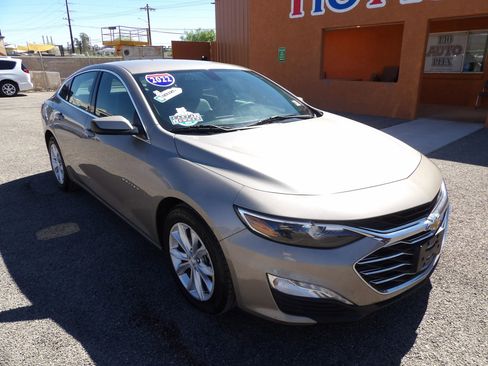 Used 2022 Chevrolet Malibu LT FWD image 2