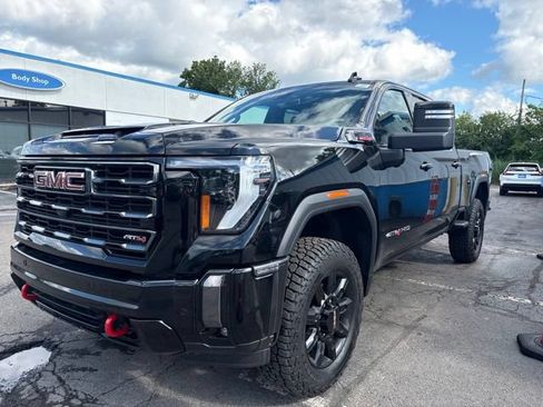 Used 2024 GMC Sierra 2500 AT4 AWD/4WD image 4