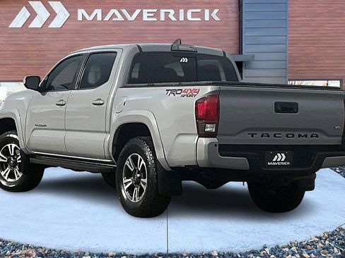 Used 2018 Toyota Tacoma TRD Sport image 4
