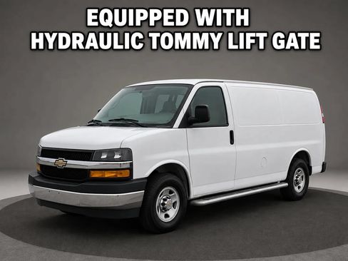 Used 2018 Chevrolet Express 2500 w/ Driver Convenience Package RWD image 1
