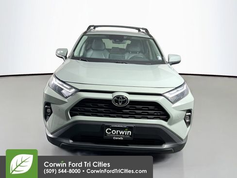 Used 2022 Toyota RAV4 XLE Premium AWD/4WD image 4