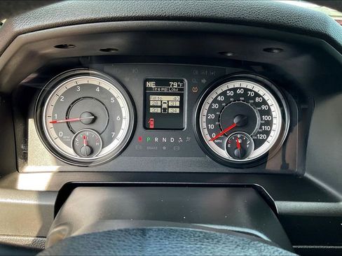 Used 2022 RAM 1500 Classic SLT AWD/4WD image 20