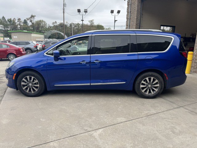 Used 2020 Chrysler Pacifica Touring-L Plus FWD image 6