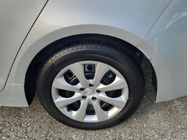 Used 2025 Toyota Corolla LE FWD image 5