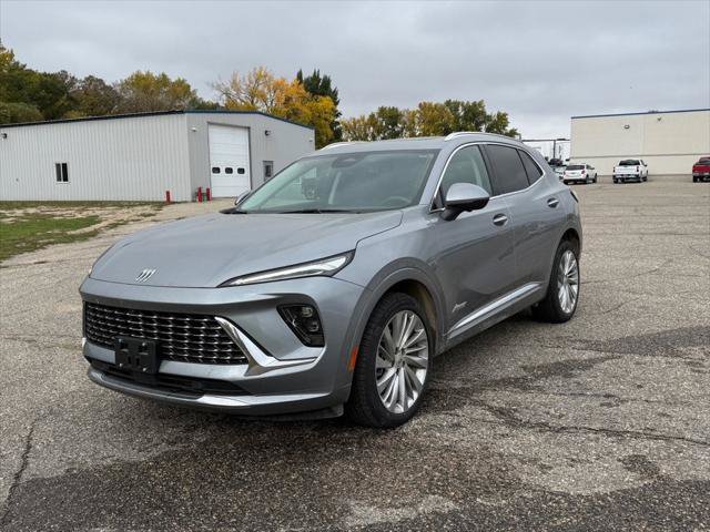 Used 2025 Buick Envision Avenir AWD/4WD image 1