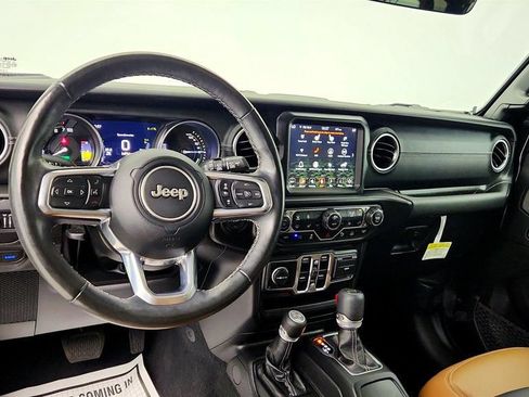 Used 2022 Jeep Wrangler Unlimited Sahara w/ Cold Weather Group AWD/4WD image 11