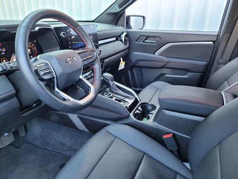 Used 2025 Chevrolet Colorado Z71 w/ Technology Package AWD/4WD image 11