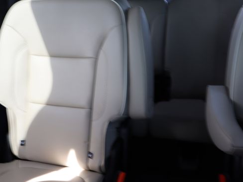 Certified 2023 Chevrolet Traverse Premier w/ LPO, Floor Liner Package image 13