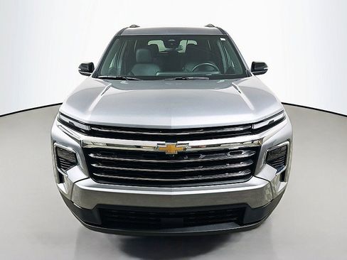 Used 2026 Chevrolet Traverse LT AWD/4WD image 2