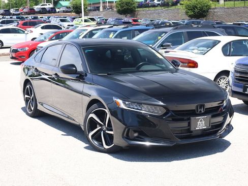 Used 2022 Honda Accord Sport image 2