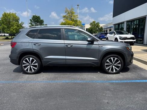 Used 2024 Volkswagen Taos SE FWD image 5