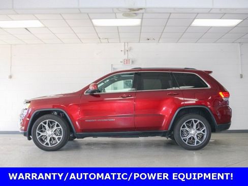 Used 2021 Jeep Grand Cherokee Laredo image 3
