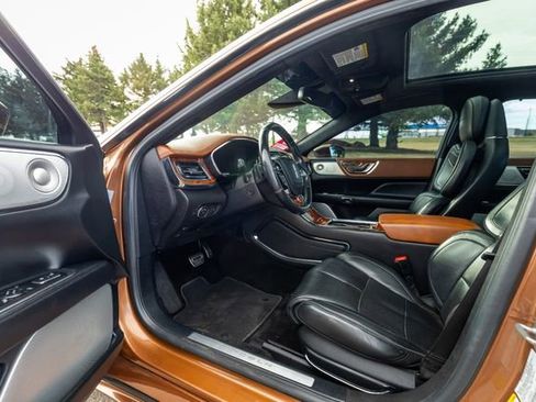 Used 2017 Lincoln Continental Black Label w/ Rear-seat Package image 11