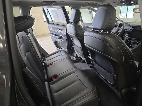 Used 2023 Jeep Grand Cherokee 4WD 4xe image 11
