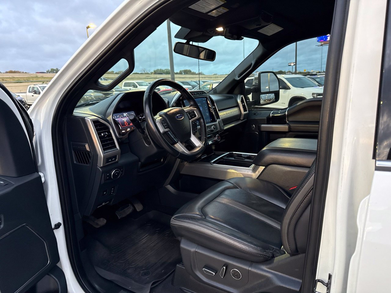 Used 2022 Ford F350 Platinum w/ FX4 Off-Road Package AWD/4WD image 20