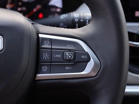 Used 2025 Jeep Compass Limited AWD/4WD image 12