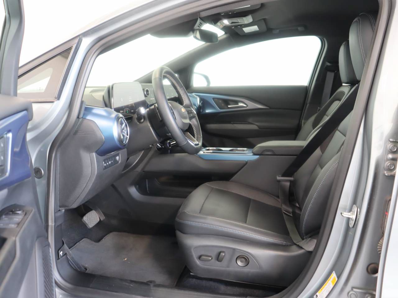 Certified 2024 Chevrolet Equinox EV LT w/ LPO, Active Package FWD image 7