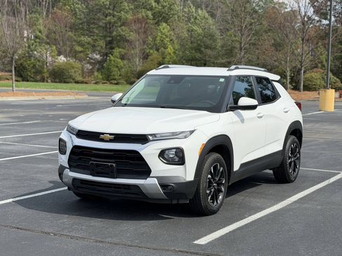 Used 2021 Chevrolet TrailBlazer LT AWD/4WD image 3