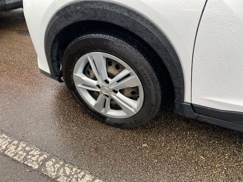 Used 2022 Nissan Kicks S image 24