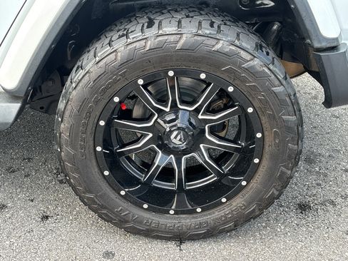 Used 2020 Jeep Wrangler Unlimited Sahara AWD/4WD image 26