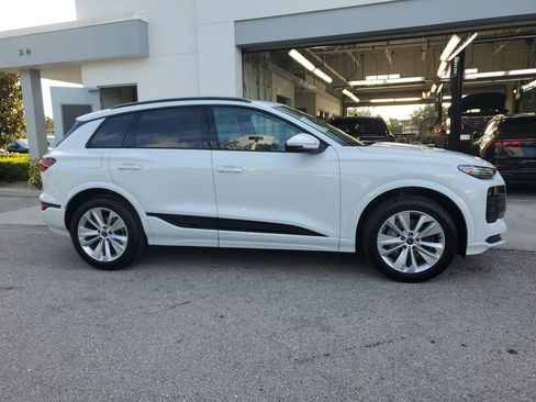 Used 2025 Audi Q6 e-tron Premium Plus w/ Premium Plus RWD image 4