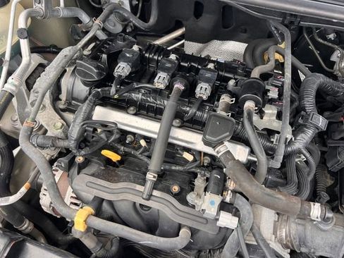 Used 2020 Nissan Versa S FWD image 31