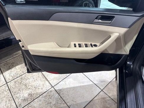 Used 2018 Hyundai Sonata SE w/ Winter Weather Package image 18