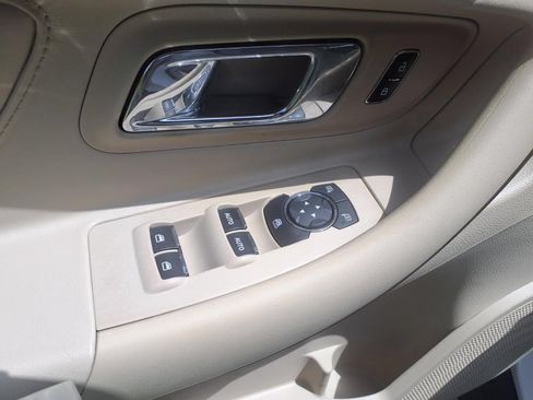 Used 2013 Ford Taurus Limited FWD image 13