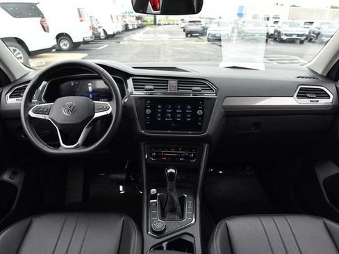 Used 2024 Volkswagen Tiguan SE AWD/4WD image 7
