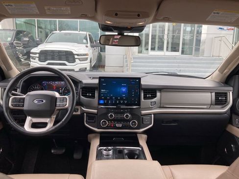Used 2024 Ford Expedition XLT image 22