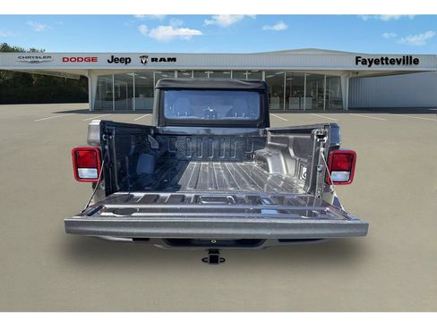 Used 2024 Jeep Gladiator Sport AWD/4WD image 9