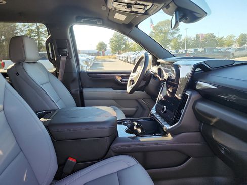 New 2026 GMC Yukon XL Elevation image 6