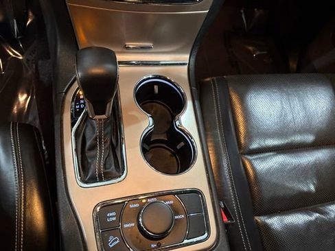 Used 2016 Jeep Grand Cherokee Limited w/ Luxury Group II AWD/4WD image 34