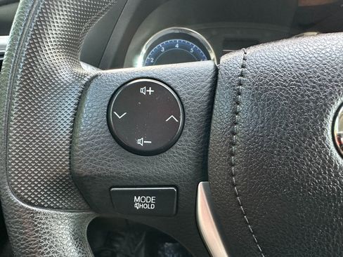 Used 2018 Toyota Corolla LE image 27