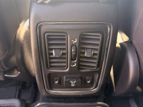Used 2012 Jeep Grand Cherokee Limited w/ Luxury Group II AWD/4WD image 18