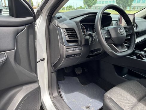 Used 2025 Nissan Rogue SV FWD image 30