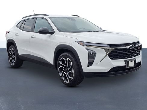New 2026 Chevrolet Trax RS w/ Driver Confidence Package FWD image 3