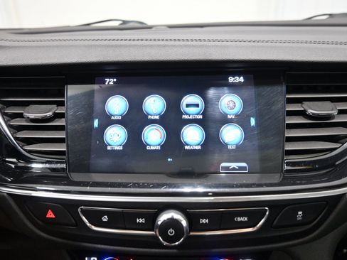 Used 2018 Buick Regal Essence w/ Driver Confidence Package #1 AWD/4WD image 10