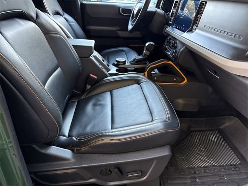 Used 2023 Ford Bronco Badlands image 14
