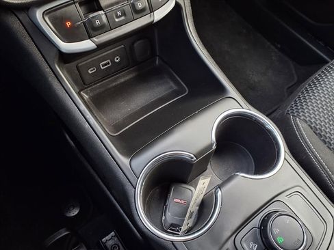 Certified 2022 GMC Terrain SLE image 11