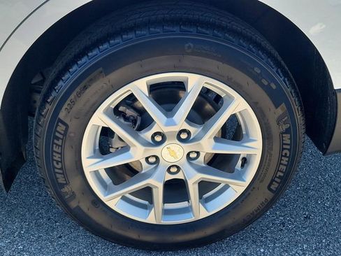 Certified 2024 Chevrolet Equinox LS w/ Driver Confidence II Package image 8