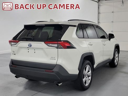 Used 2021 Toyota RAV4 XLE Premium image 9